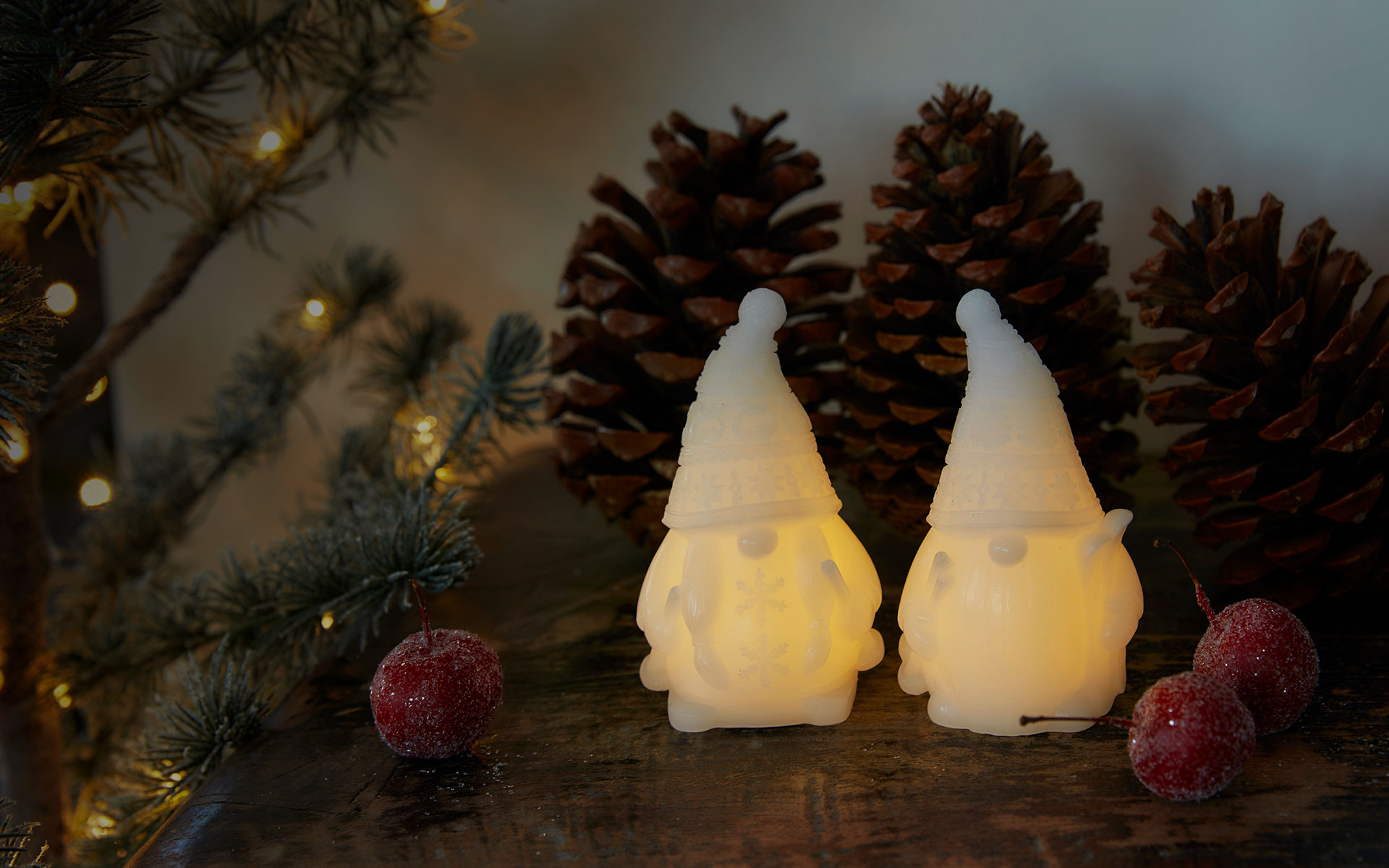 Alba - Sirius LED wax candles figures