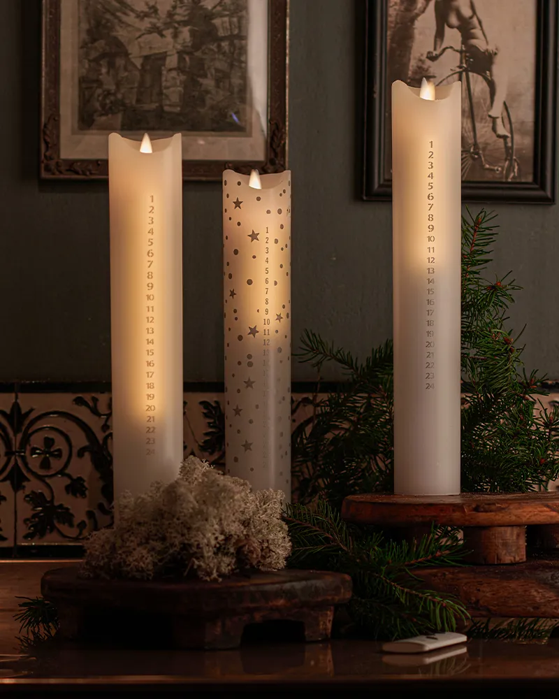 Sara Calendar Candle 30cm, White/Gold
