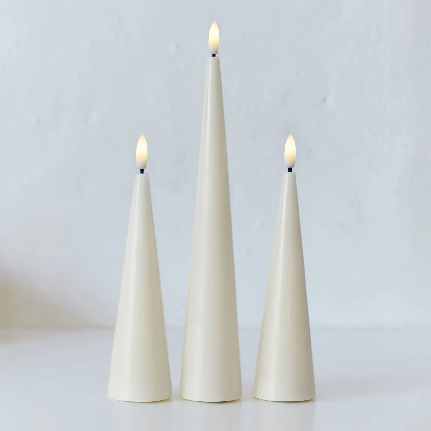 Sille Conical Candle, Ø4.8 x 17cm, White