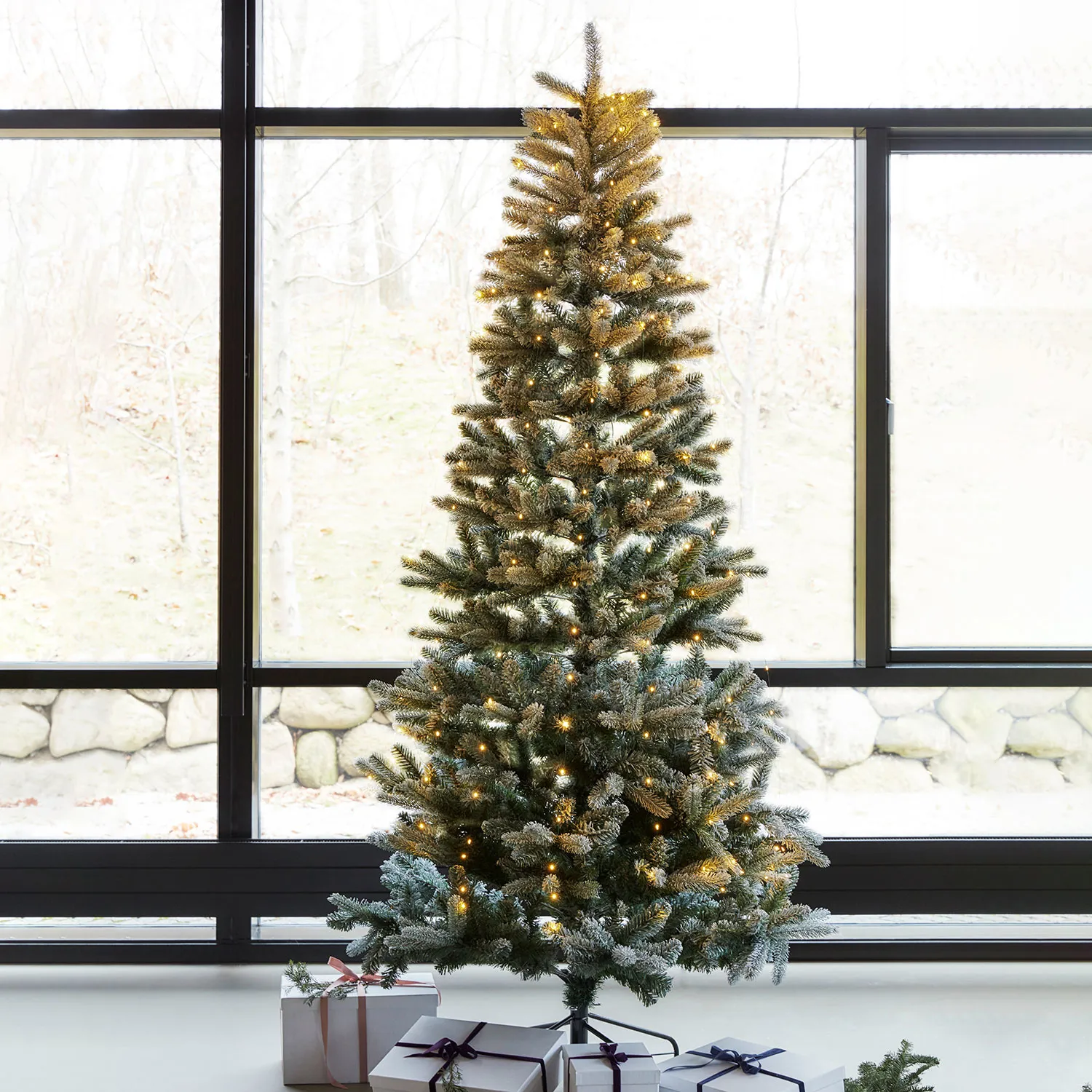 Elias Juletræ 2,4 m, Grøn/Sne - 312 LED