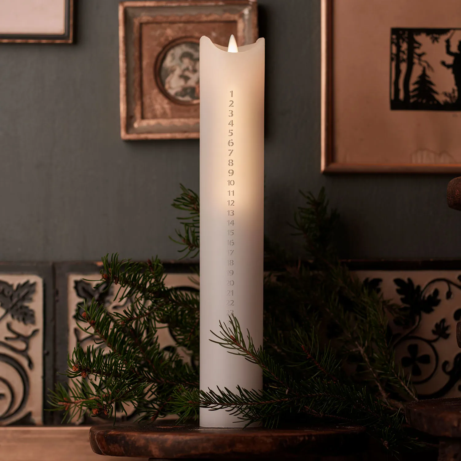 Sara Calendar Candle 30cm, White/Silver