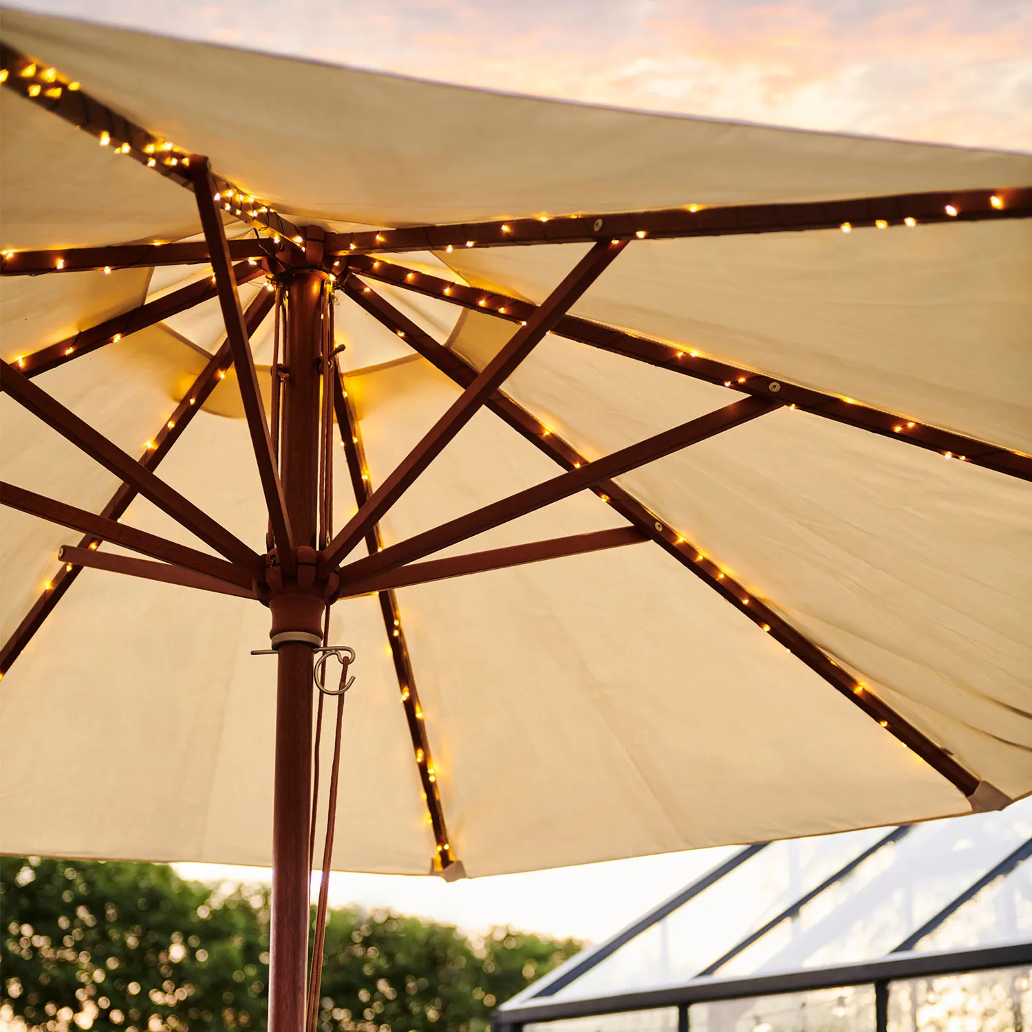 Knirke Solar Parasol Ø4m 128 LED