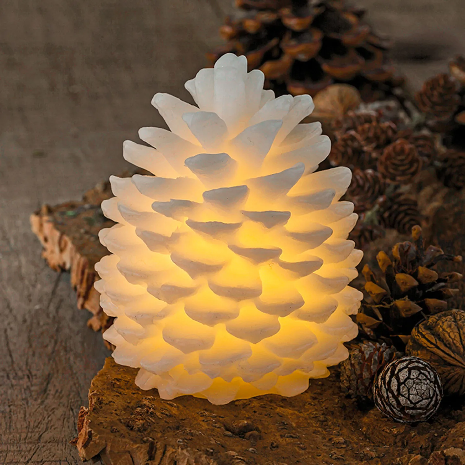 Clara Pinecone 14cm