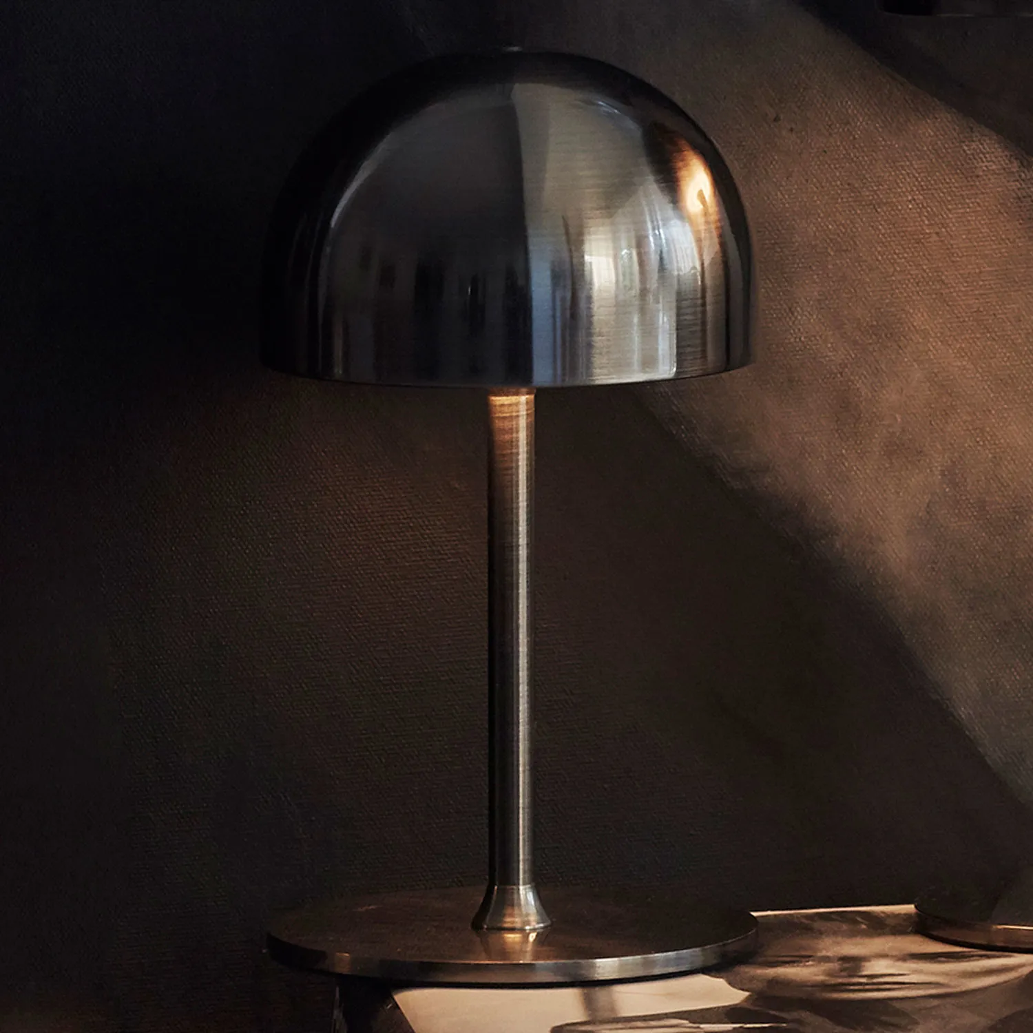 Tim Lampe Genopladelig 22 cm, Sort Nikkel