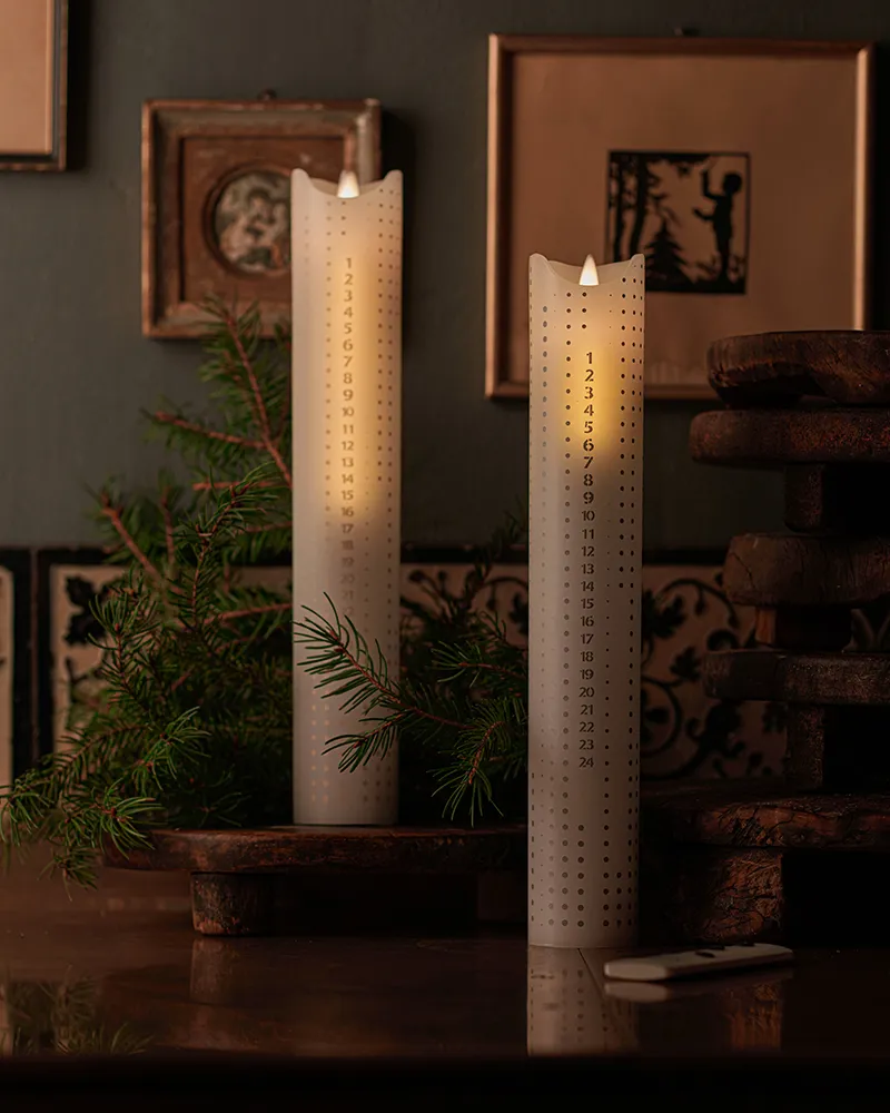 Sara Calendar Candle 30cm, Silver Dots