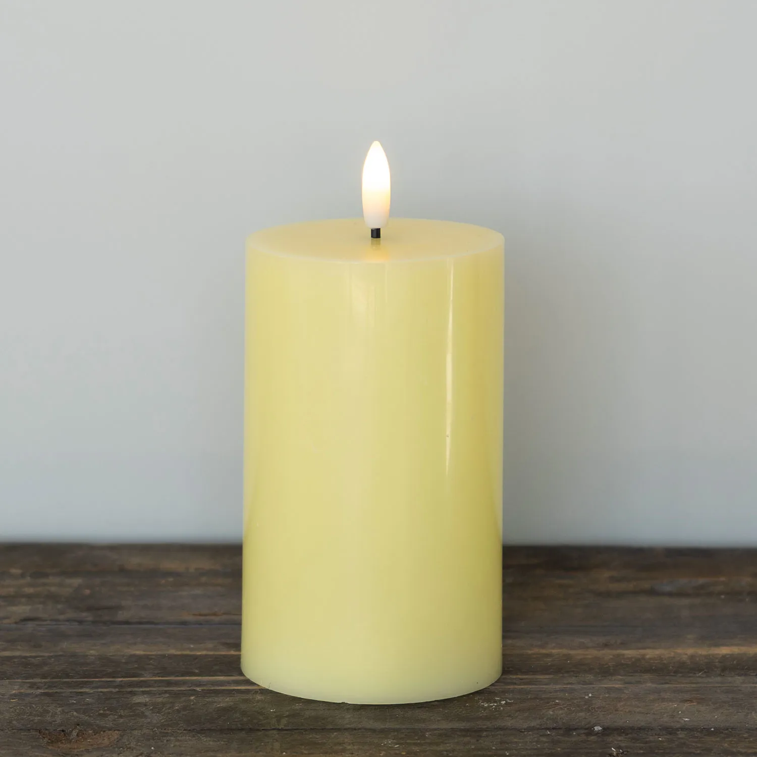 Sille Pillar Ø7.5 x 12.5cm, Pale Yellow