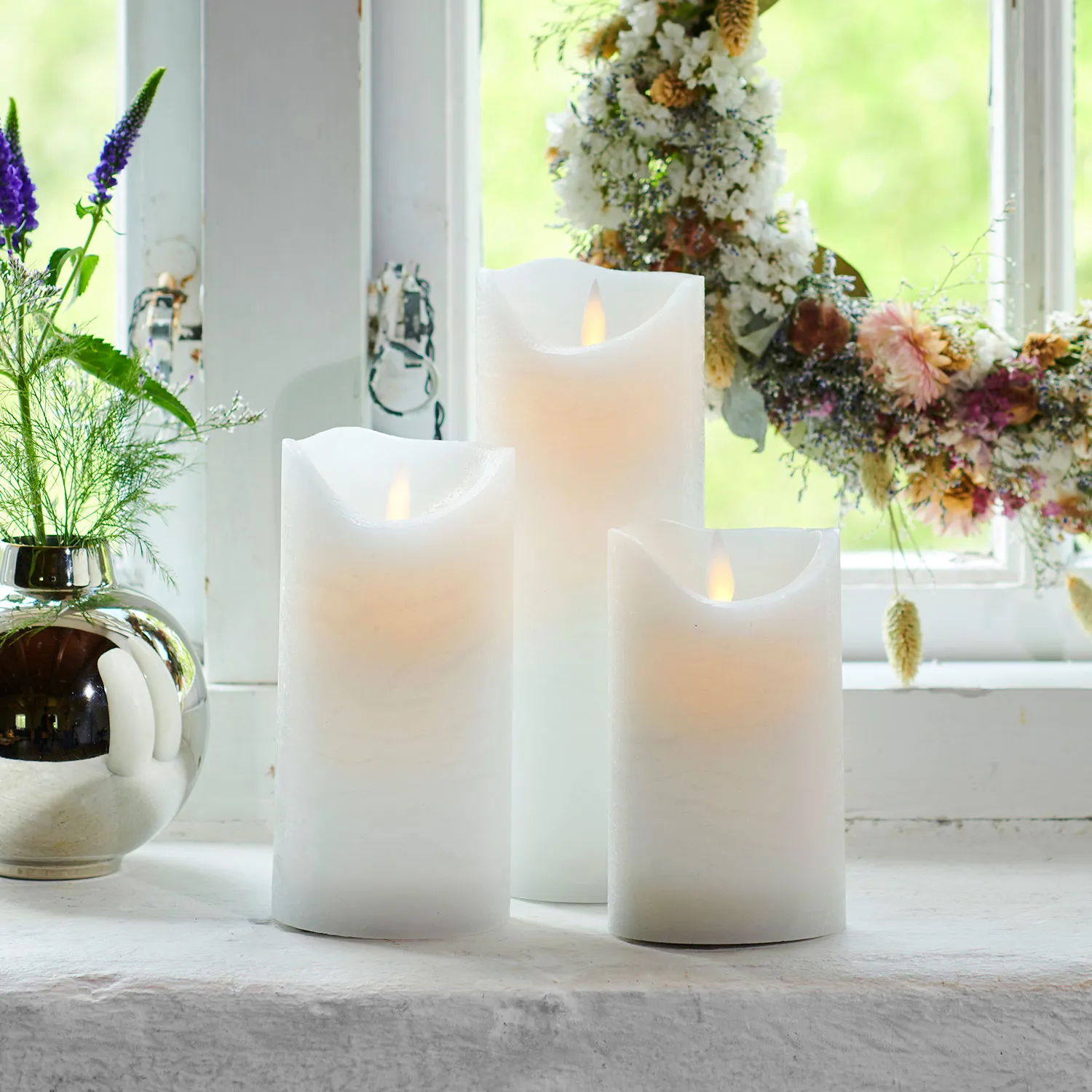 Sara Pillar Candle Ø7.5 x 20cm, White