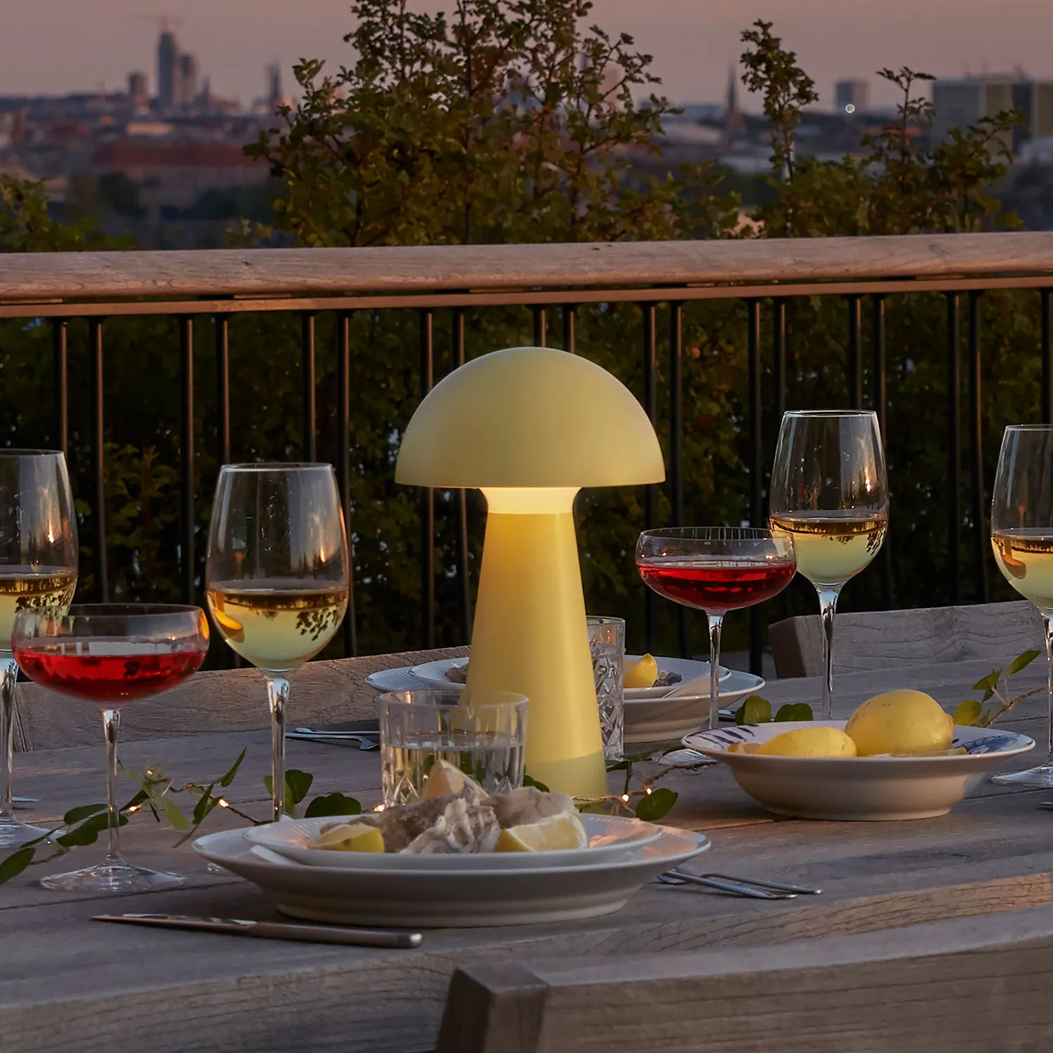 Sam Genopladelig Lampe 28 cm, Gul